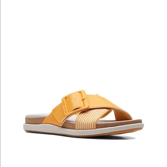 Clarks Shoes - NWT Clark’s Eliza April Cloudsteppers Slip-On Sandals
